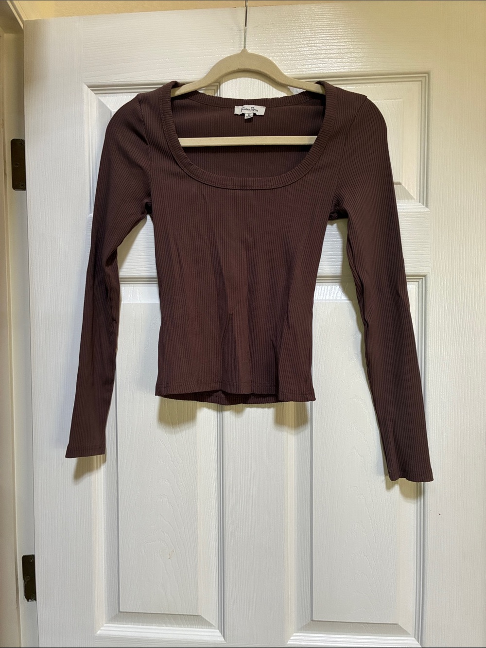 Ribbed Scoop-Neck Long Sleeve Top in Chocolate Brown